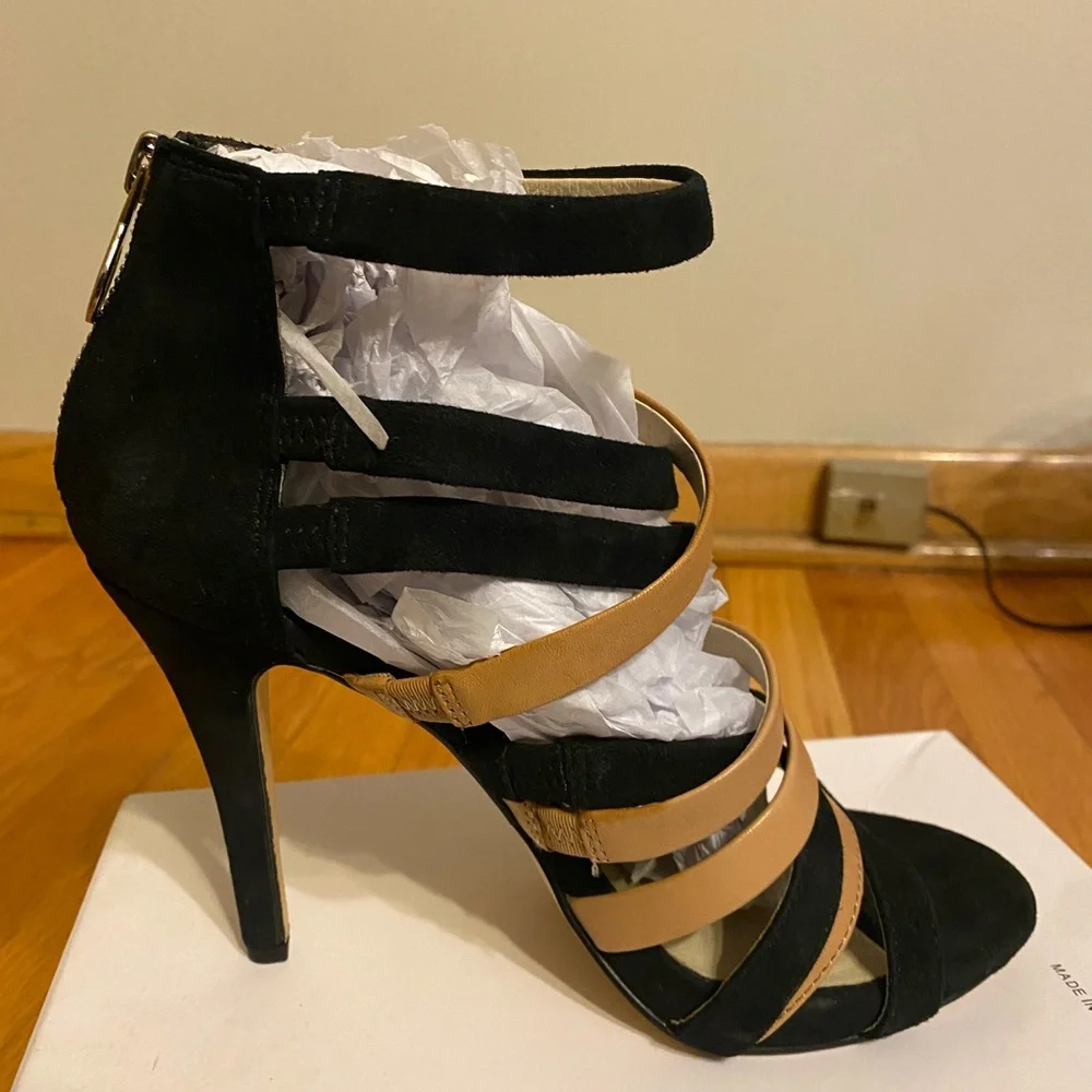 Michael Kors Black and Tan Strappy Sandals size 8 - Picture 5 of 11